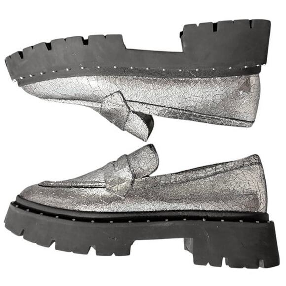 SCHUTZ Christie Studs Crackled Leather Loafers Silver EUC women’s Size 7.5 - Picture 6 of 9